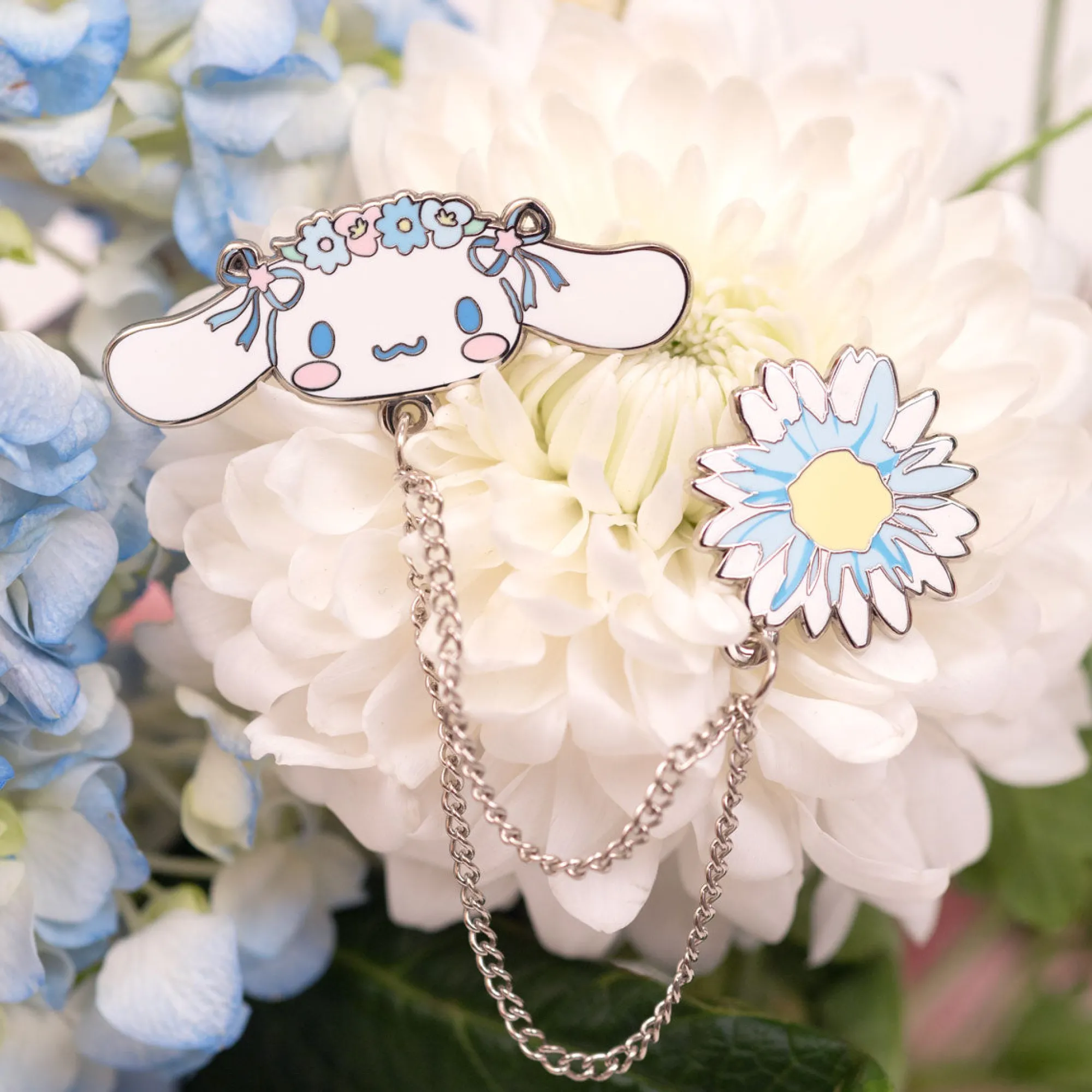JapanLA Cinnamoroll Floral Lapel Pin
