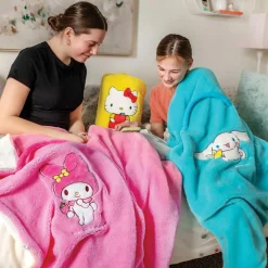 ENESCO LLC Cinnamoroll SnowThrow Blanket