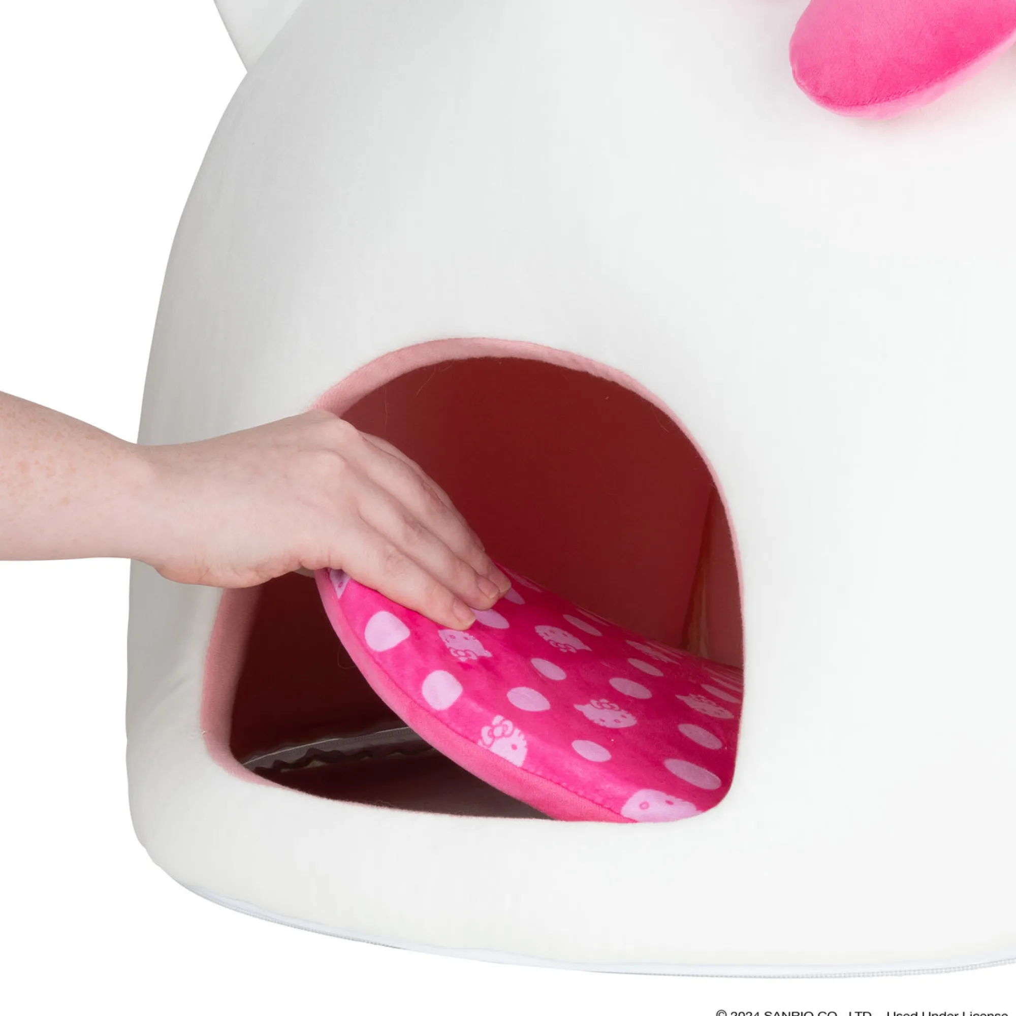 Jazwares LLC Hello Kitty Covered Pet Cave Bed