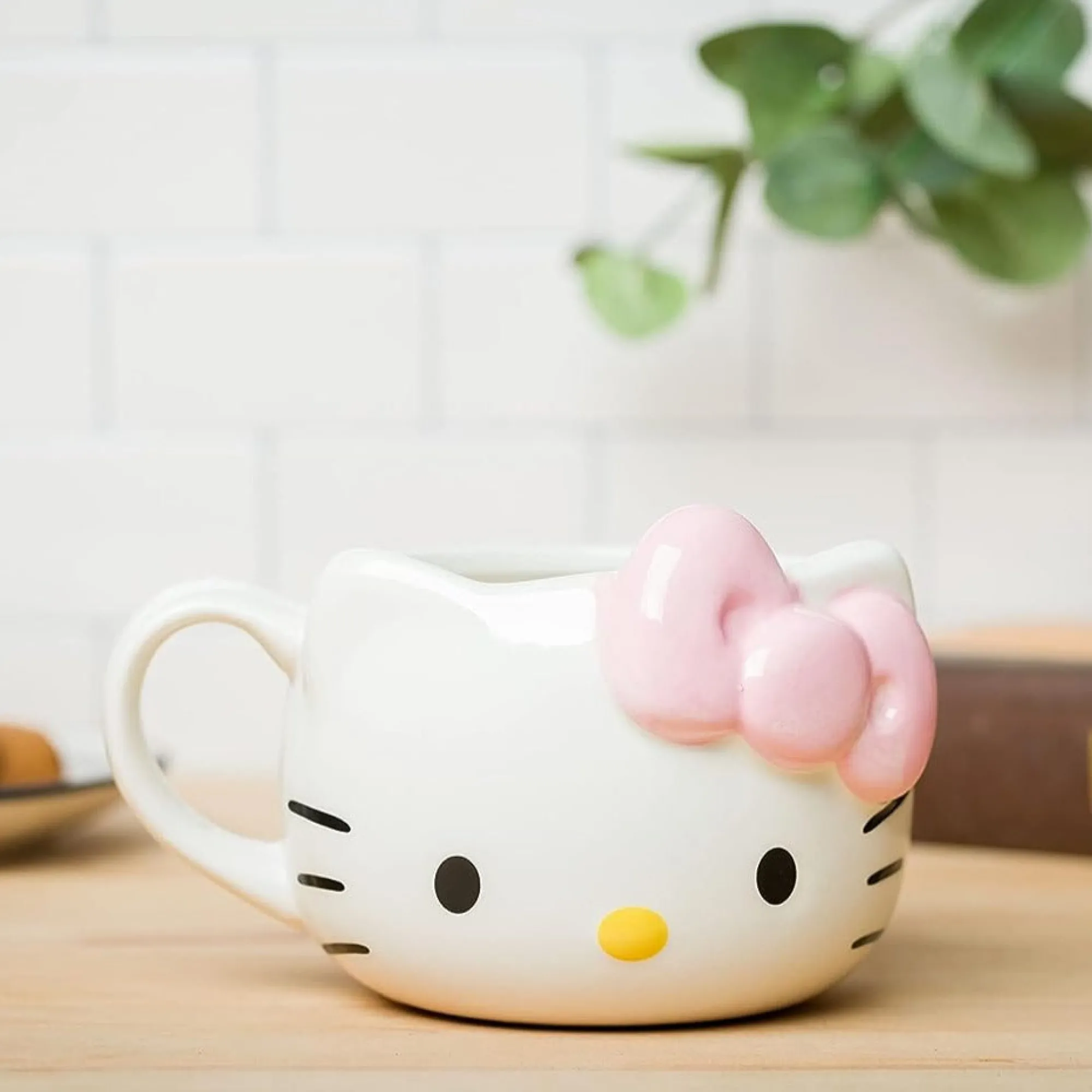 Silver Buffalo LLC Hello Kitty Face Sculpted Mug (Pink)