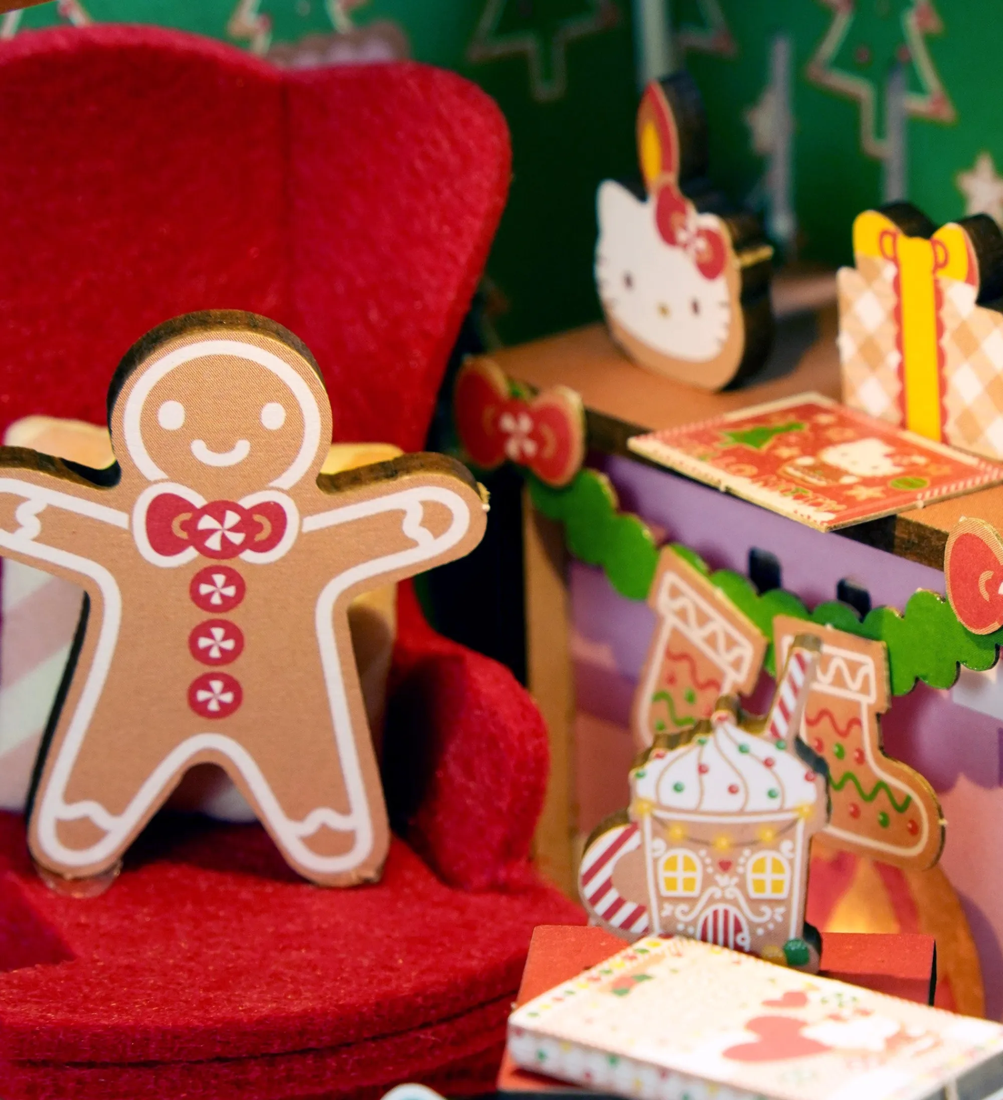 HANDS CRAFT Hello Kitty Gingerbread House 3D Wooden Puzzle