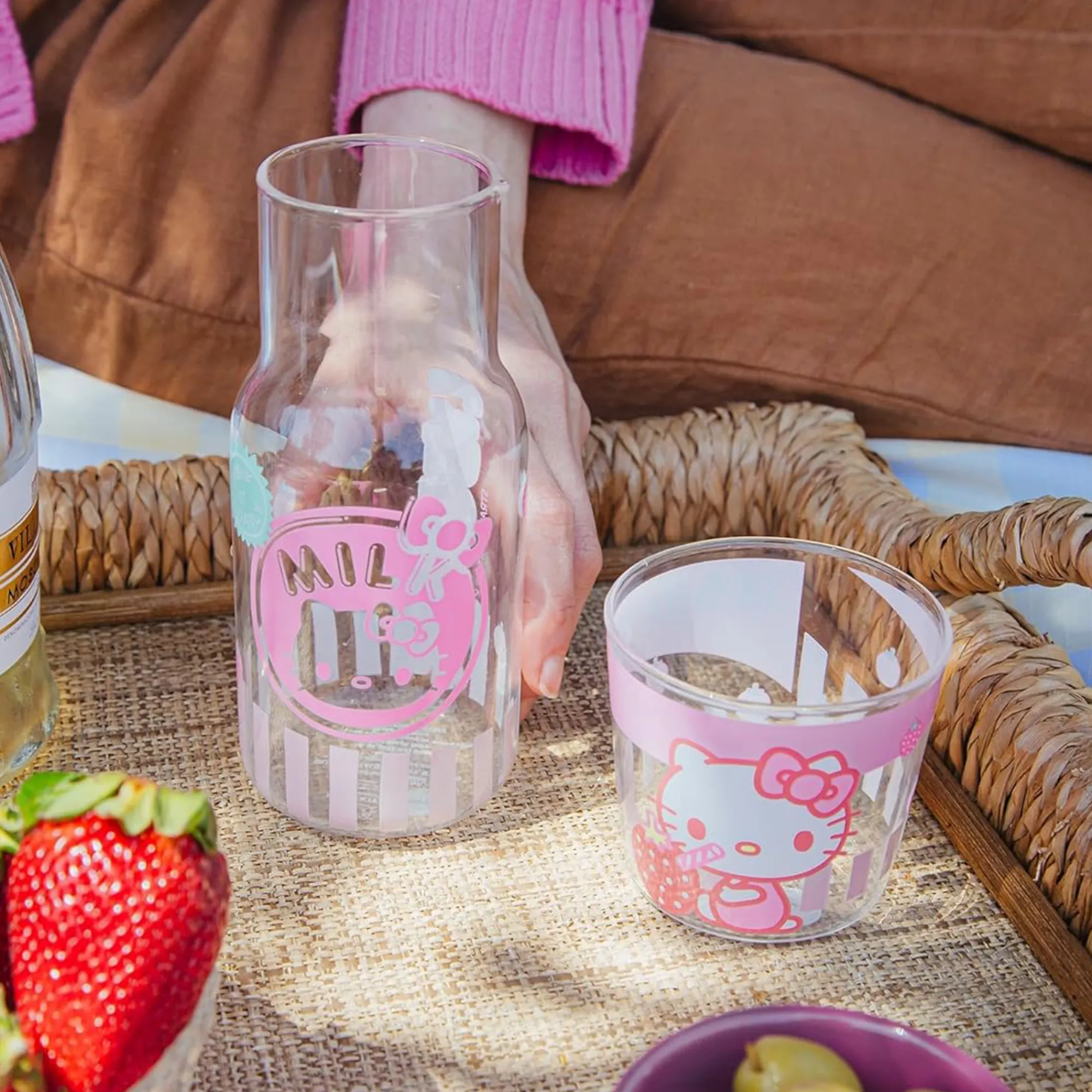Silver Buffalo Hello Kitty Glass Carafe and Cup Set (Strawberry Milk)