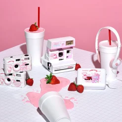 RETROSPEKT Hello Kitty Strawberry Planet 35mm Camera