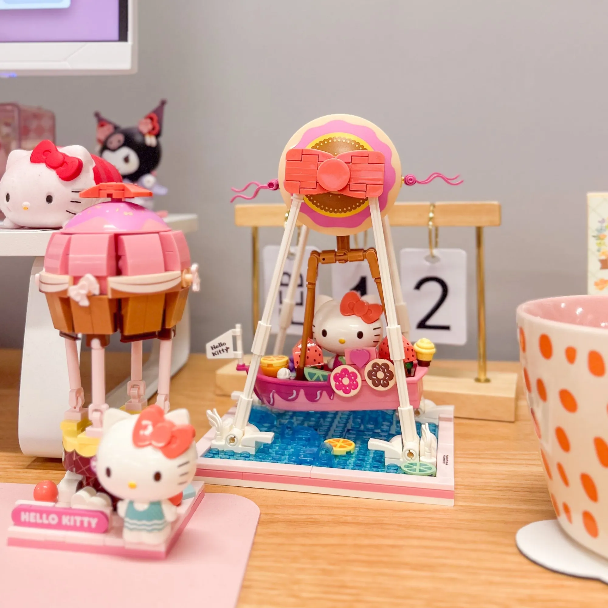 Hamee.com - Hamee US Hello Kitty Summer Wunderland Theme Park Building Blocks (Donut Ship)